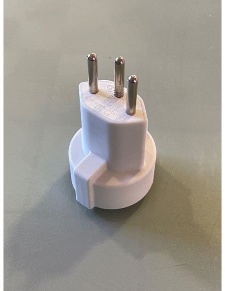 Tomada adaptadora modelo Alemanha/Suécia Cinza