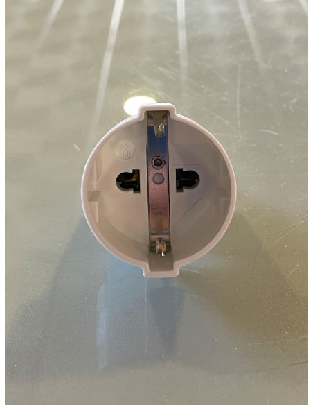 Tomada adaptadora modelo Alemanha/Suécia Cinza